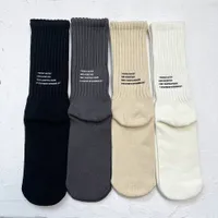 2023SS Beige Black Borderyer Socks Homens Mulheres 100% Algod￣o Socks Fashion Four Seasons