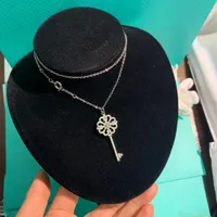 Luxurys designers halsband mode kvinnor sterling silver diamant smycken enkel nyckel stil kvinnliga smycken