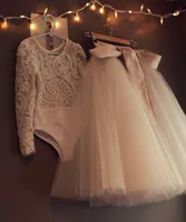 Uzun Kollu Dantel Çiçek Kızlar Elbise İki Parça Tül Güzel Küçük Çocuk Etek Çay Uzunluğu Prenses Komünyon Doğum Günü önlükleri