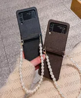 ￉tuis de t￩l￩phone portable pour Samsung Galaxy Z Flip 3 Couverture de cuir de mode de mode Luxury Perle Chain de bracelet Brown Flower Fleurs for SA8939586