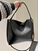 Top Designer Wallet Ladies y Handbags Shoulder Bags Crossbody Embossed Soho Bags Fringe Charms Cross body Wallets Genuine leather tote bag
