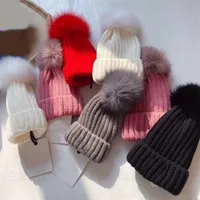 Knitmonterade hattar vinterhatt designer lyxiga mössa kvinnor män sport päls huvud barn mössa fast färg rosa ski gorros julfest mjuk trucker hatt motorhuv