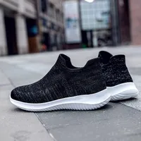2022 جديد أزياء مصنع مصنع عداء متشنج أحذية أحذية أحذية من الجلد الرياضة الرياضة خوض المدربين جوفاء فائقة الإضاءة راحة تنفس غير رسمية المشي أسود