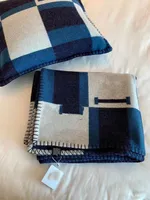Nuovo colore Chrismas regalo H nevy coperte e cuscini grandi dimensioni 135170 cm Coperte per lettere di quaglia top gamera 90% lana al 10% di divano casa cashmere home coperte