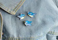 Miss Zoe Enamel Blue Bird Pin Cartoon Flying Rengling Animal Brooch Kurtka Kurtka Pinowa koszula Prezent dla dzieci030374