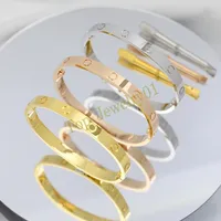 Bracelet for womens Mens personalised bangle designer jewelrys grade jewelry Titanium alloy material Sweat resistantes fade resistant ladies clover braceletes