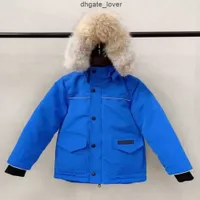 Dzieci projektantka w dół płaszcz zimowy chłopiec dziewczyna kurtki odzieżowe z odznaką gęstą ciepłą warstwę znamionową parkas moda classiczt55