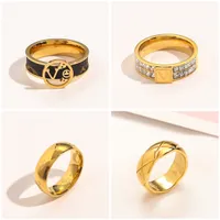Lüks tasarımcı yüzüğü moda takı altın kaplı bakır elmas alfabe aşk yüzüğü marka aksesuar hediyesi vida yüzükleri kadınlar için tasarlanmış