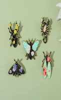 Smal Retro Insekten Schmetterlingsmotte Metallfarbe Brosche Cartoon Süßes Feuerfly -Abzeichen -Taschen -Accessoires Weihnachtsgeschenke Schmuck Pin9696178