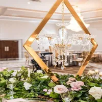 décoration diamant en métal candélabre avec lustre en acrylique pour la table centrale de table de mariage événeme