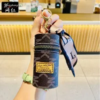 Luxury Leather Bucket Lipstick Bag Silk Scarf Keychain Uts￶kt personlig f￶rvaringsv￤ska Pendant Kvinnor Tillbeh￶r Keyring Present
