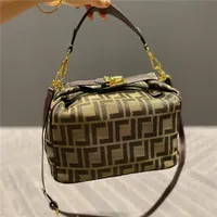 Güzel bir omuz çantası 27cm klasik lüks tasarımcılar çanta çanta çanta kadınlar rahat kılıf moda çantaları çapraz debriyaj cüzdanı çapraz gövde 2023 baskılı flep