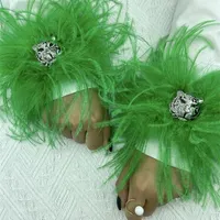 Пяти пальцев перчатки натуральные меховые манжеты Женские свадебные перьевые аксессуары украшают женщины настоящие пушистые страусные хлопки браслеты, никлеты 221031