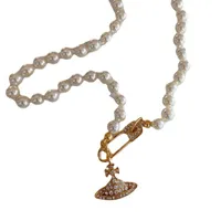 Pearl Necklace Designer Design Pin Saturn med hög kvalitet Pearling Pendant Ladies Diamond Neckor Copper 18K Gilded Smycken Halsband Pärlor Chain Wedding Party Gift Gift
