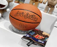 Ilivi Monogram Basketball Collection Co Modelos de cooperaci￳n firmados Bola Tama￱o final de alta calidad No 7 Decoraci￳n del hogar Toalla de deportes Sewin8430706