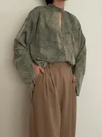 여자 블라우스 가가 리치 여성 블라우스 2022 여름 봄 일본식 스타일의 낙서 라인 양쪽은 긴 소매 꼭