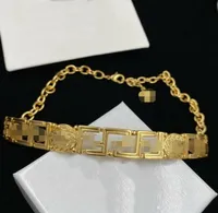 Lyxig designad chokerhalsband Pearl Pendants Grekland slingrande m￶nsterkedja Banshee Medusa Portrait 18K Gold Plated Ladies Necklace Designer Jewelry HJJ