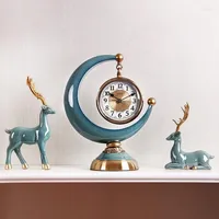 Table Clocks Crescent Retro Decorative Clock Desktop Ornaments European Light Luxury Creative Sitting