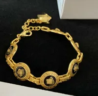 Europa America projetada Mulher Brass Link Chain Bracelets Hollow Out Pingente Gr￩cia Padr￣o Medusa Cabe￧a Retrato 18K J￳ias de J￳ias de Designer Gold Svfg