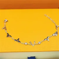 Bracelet ￠ charme simple Femmes Charmes Bracelets Designer Bijoux Womens Golden Chain Elegant Populant Diamond Metal Gift Party Bracelet de luxe
