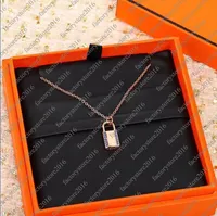 Marca de luxo H Letters de trava de designer colares de pendente 2022 Novo Jóias Blue Crystal Diamond 18K Bag Charm Charm