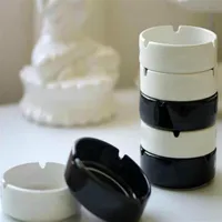 2019 New ceramics ashtray with fashion classic white and black round ashtray vip gift275e