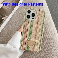 Cajuras de teléfono de diseño de lujo Fashion Fashion Brand Metal Nameplate a prueba de choque Case para iPhone 14 14Plus 11 12 13 Pro Max 7 8 Plus Woven Pattern Cover