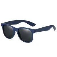 Nuevas gafas de sol populares Gafas cuadradas para hombres con marco de metal y piernas lentes de estilo casual simple 100% UV400 Protecci￳n de gafas impermeables gafas