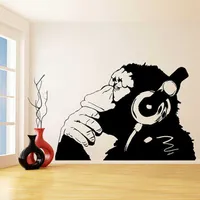 Banksy Vinyl Wall Decal Monkey met hoofdtelefoons één kleur chimpansee luisterend naar muziek in oortelefoons Street Graffiti Sticker 210615324A