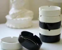 2019 New ceramics ashtray with fashion classic white and black round ashtray vip gift4816613