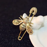 Znakomity mikro-set błyszczący cyrkon 18K Gold Splated Luksusowa broszka pszczoła biżuteria Europejska Temperament Kobiety Wysokiej klasy broszka zwierzęcy 265H