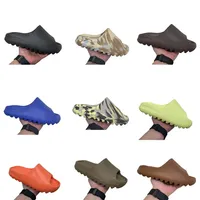 Sandallar Kadın Tasarımcı Yeni Stil Klasik Terlik Lüks Rahat Güçlü Yüksek Kaliteli Kauçuk Sandalet Yaz Düz Erkek ve Kadın Plaj Ayakkabıları EU36-EU45