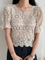 البلوزات النسائية الأنيقة O-neck Hollowout Lace Hook Design Design Shirt Set-short Puff Sleeve Blouse Women 2022 Summer B754