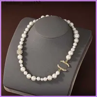 Collar de perlas Damas Collares de moda Gold Diseñadores Joyas de joyas Caballo de fiesta para mujer Collar con accesorios de diamantes Regalos