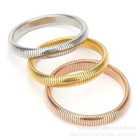 Bracelets de charme Nouveaux hommes et femmes en acier à base en acier en acier bracelet de bijoux élastique à printemps en or en acier en acier