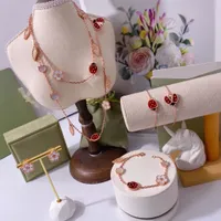 Hochzeit Schmuck setzt hohe Trend Europa berühmte Marke Rose Gold Armband Lucky Flowers Spring Ladybug Luxus für Frauen 221109