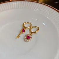 Hoop oorbellen Lovelink Design Rose Red Crystal Key Drop Women Asymmetrische hartmetaal Girls Gold Color Sieraden