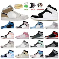 Wholesale 2023 New Jumpman 1 Women Mens Basketball Shoes 1s Tan Suede Diamond Shorts High OG Patent Bred Armory Navy Shadow Red مع الجوارب