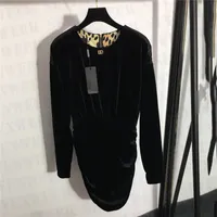 デザイナーレディースベルベットドレス服ファッションセクシーなラップヒップスリムスカートヒョウ柄長袖の黒いドレス