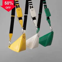 Deluxe Tasarımcı Tek Omuz Çantaları Üçgen Düz Renk Çanta Unisex Style 2-1 Arada Moda Çantası Geniş Bant Yumuşak Deri Çapraz Sepet Fabrikası Doğrudan Satış