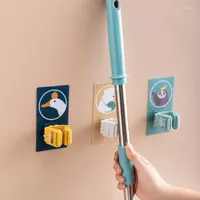 Ganchos de punção grátis nórdica MOP NORDIC GANHO MULTIFUNÇÃO Auto-adesivo prateleira de cozinha Brilho de escova de broom hanger Ferramentas de banheiro doméstico