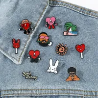 Europäische und amerikanische Anime Peripherie -Rabbit -Serie Brosche Rapper Bad Ruffian Rabbit Badge Bag Sweater Pin Accessoires