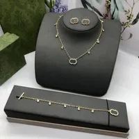 Fashion Designer Jewelry Luxury Initials Pendant Necklace Golden Chain Diamond Earring For Women Pearl Bracelet Letter 2211103D