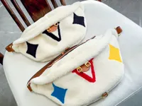 Lady Teddy Weistpacks Designers Bag Lambswool Womens Luxurys Winter Belt Bag Bag Fanny Pack Fann
