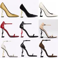 Дизайнерские сандалии роскошная топ -патентная кожаная заостренная 8cm10cm Высокие каблуки Новая мода Женщины One Strap The Bess Brand Sexy Thos