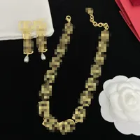 Lyxiga nya designade halsband D Leeter Color Diamonds Pendants Women's Armband Brass 18K Gold Plated Ladies Designer Jewelry HDS1 --01