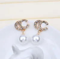 18k Gold Plated Luxury Designers varumärkesbrev Studörhängen Geometriska berömda kvinnor Crystal Rhinestone Pearl Pendant Earring Wedding Party Jewerlry