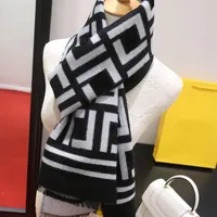 Scarpa di design di lusso per donne e uomini sciarpe invernali autunnali Set di sciarpe in cashmere morbido comodo stile classico scialle regalo chirstmas