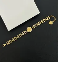 Fashion Basilisk Medusa Card Women Armband Necklace Stud Earring Set m￤ssing 18K Gold Plated Ladies Designer Jewelry VA049L4134408