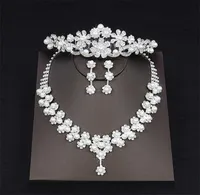Pearls baratos Drop Rhinestone Joya de joyería de boda Collar Tiaras Coras Pendientes Correo Beading de tres piezas AC5911205